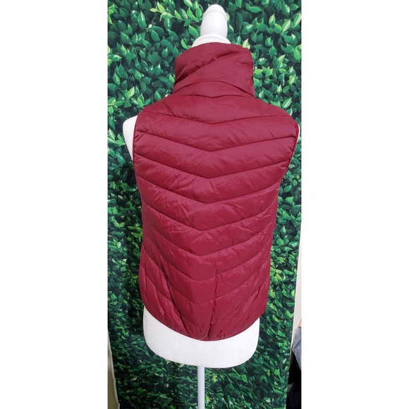 NWOT Women’s Arizona Puffer Vest- Burgundy Medium - Picture 4 of 9